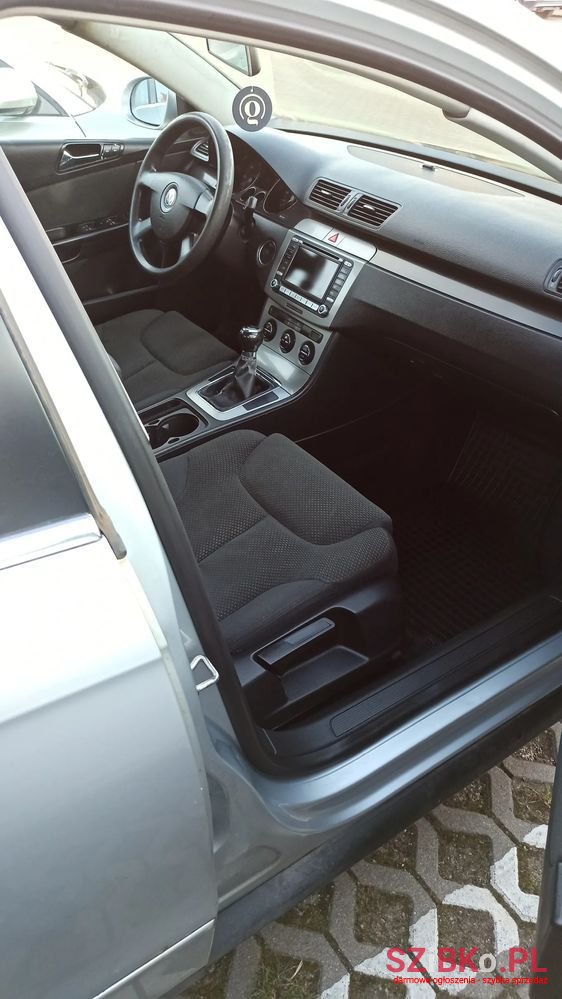 2005' Volkswagen Passat photo #5