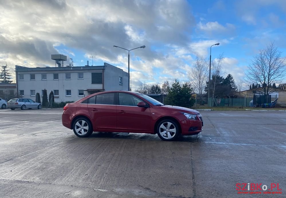 2011' Chevrolet Cruze photo #3