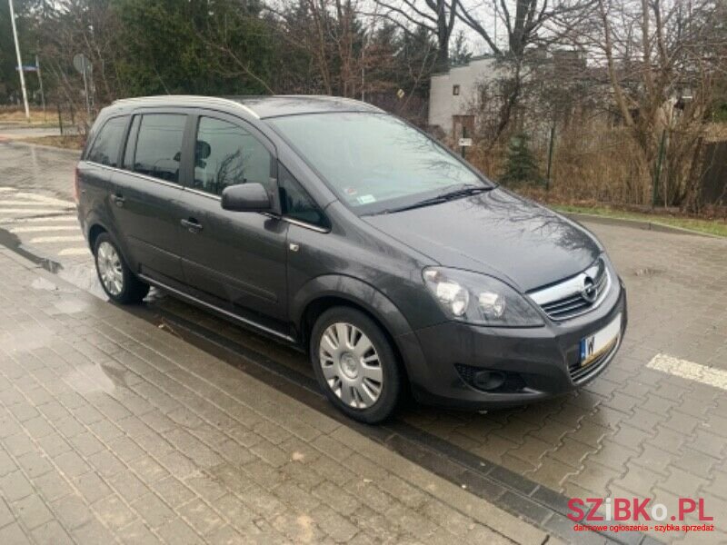 2012' Opel Zafira photo #1