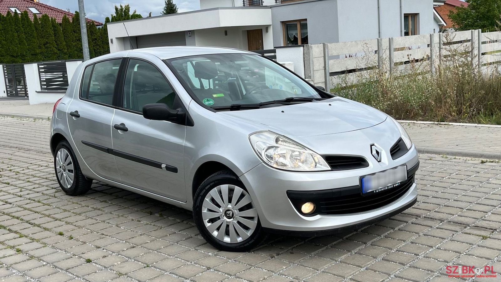 2005' Renault Clio photo #2