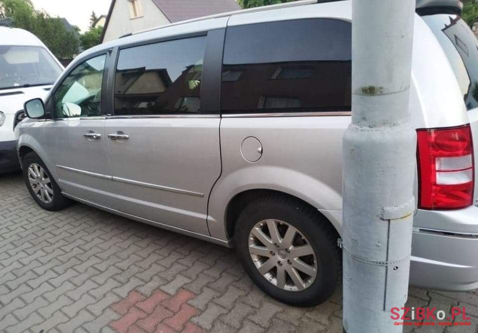 2009' Chrysler Grand Voyager photo #3