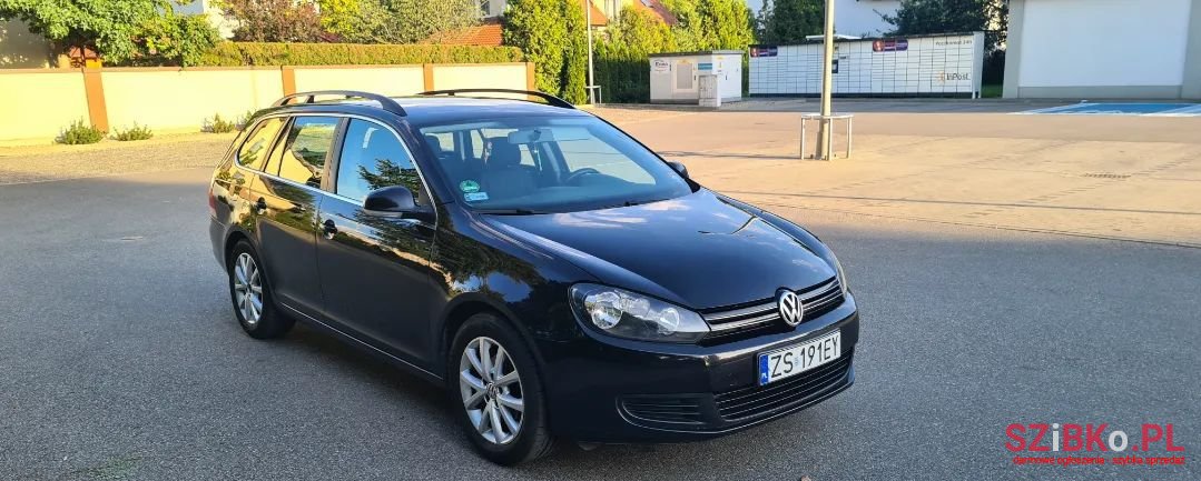 2011' Volkswagen Golf photo #5