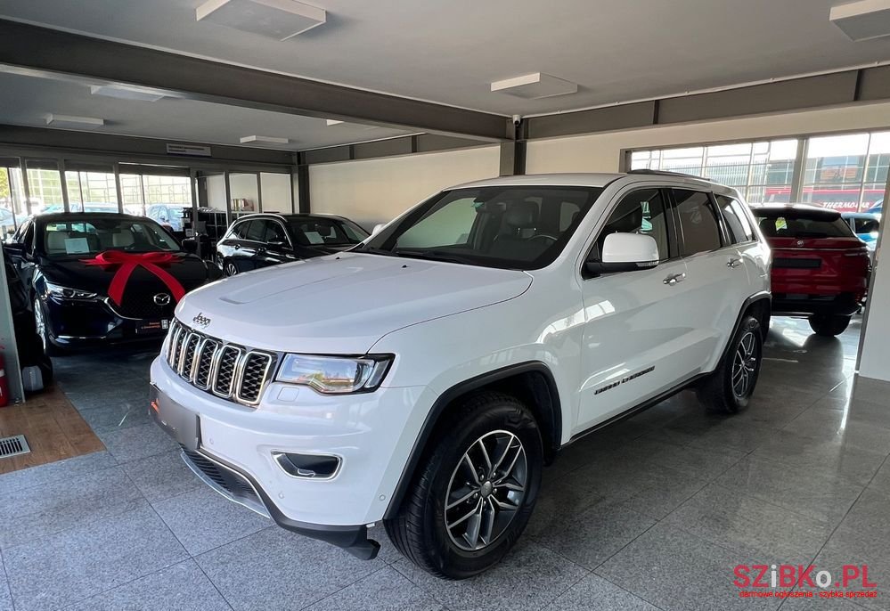 2016' Jeep Grand Cherokee photo #4