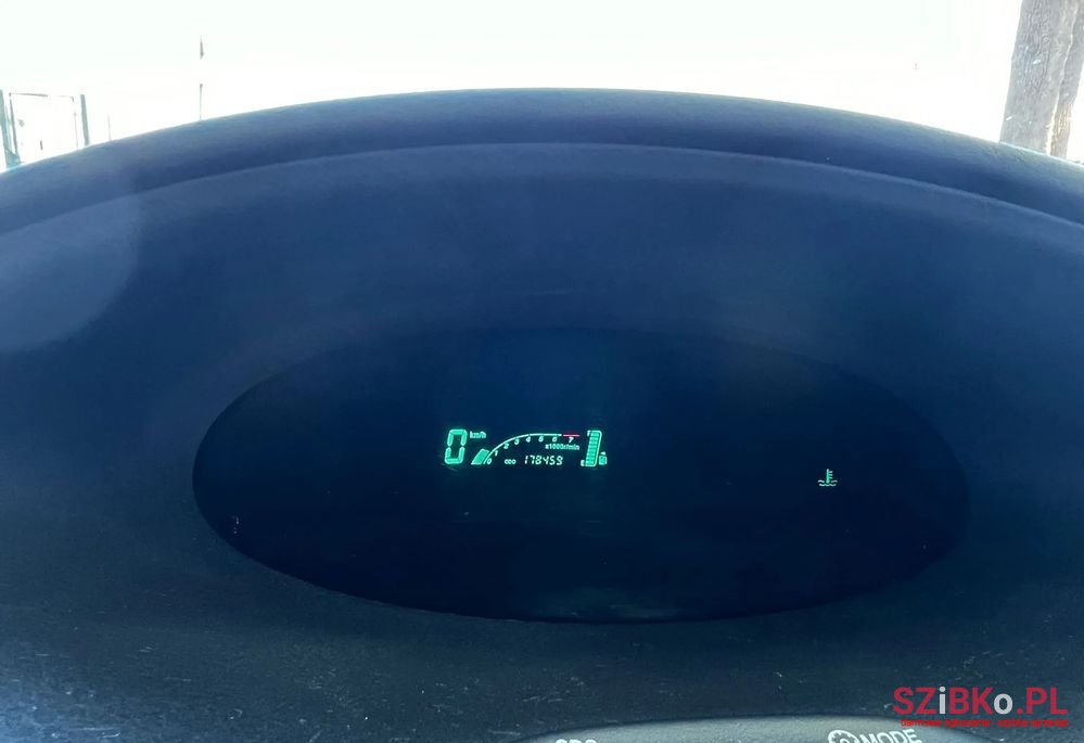 2004' Toyota Yaris 1.3 Terra Plus photo #6