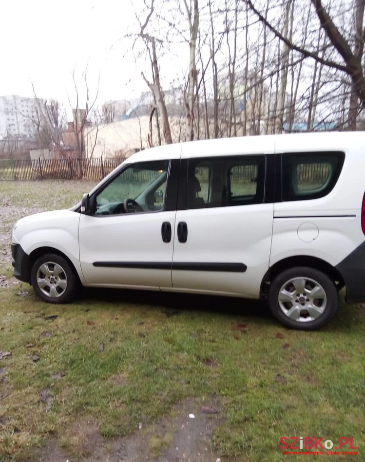 2011' Fiat Doblo photo #3