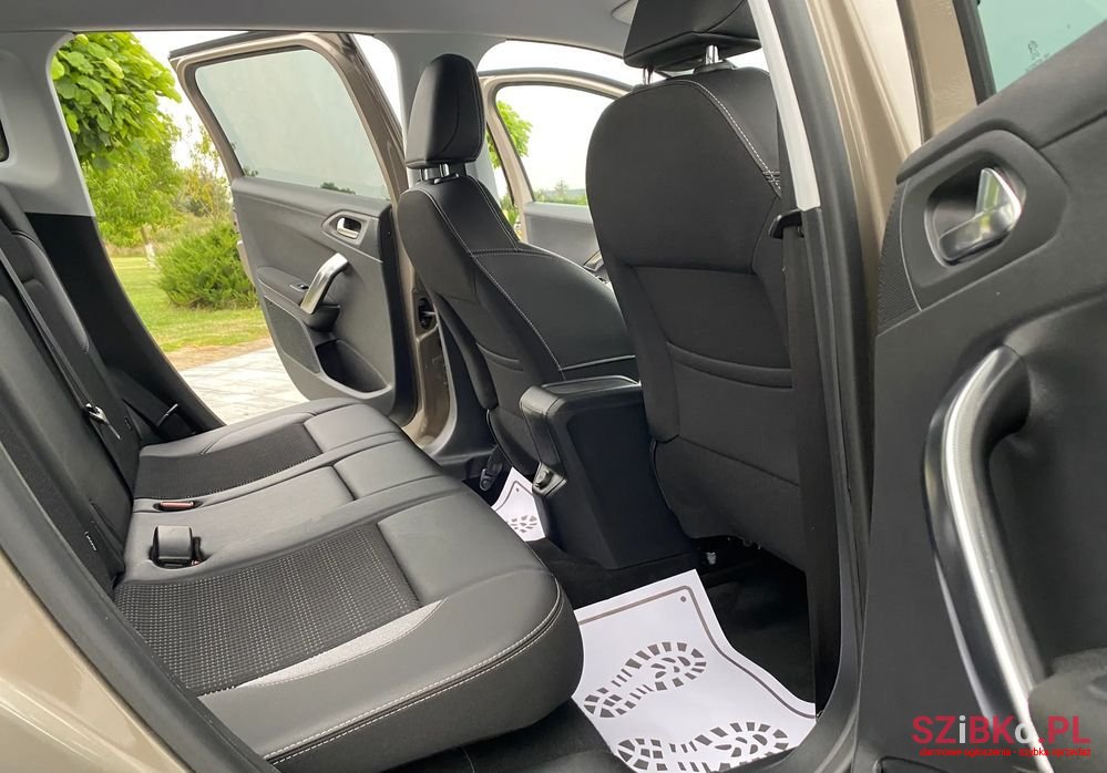 2015' Peugeot 2008 photo #6