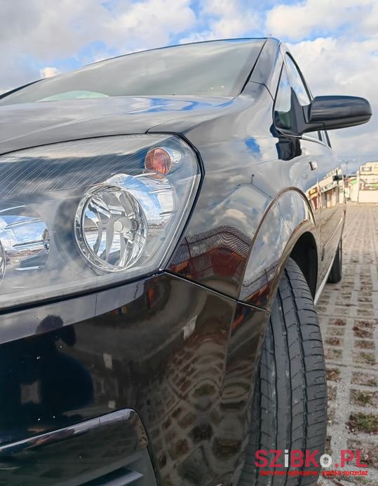 2005' Opel Zafira photo #4