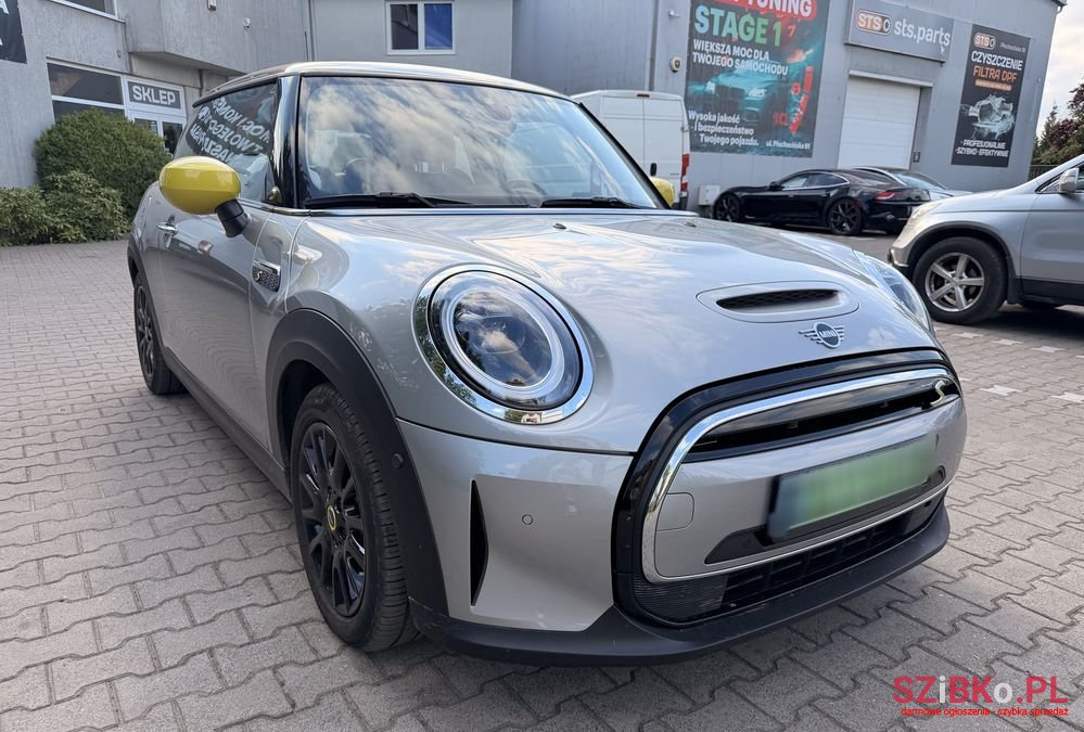 2023' MINI Cooper Se Essential Trim photo #5