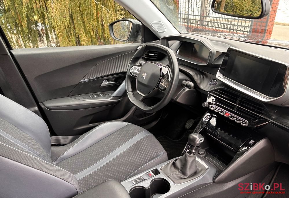 2020' Peugeot 2008 photo #6
