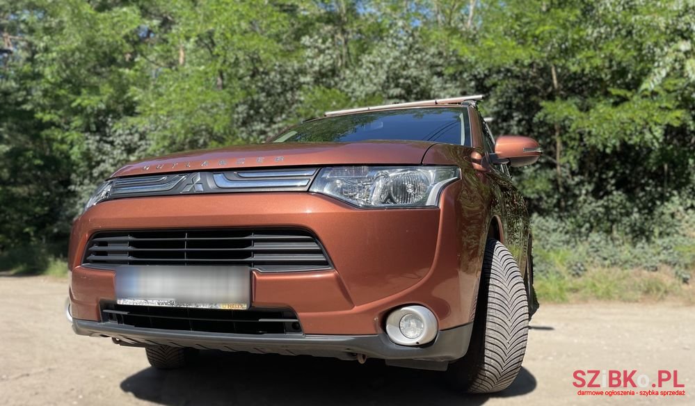 2013' Mitsubishi Outlander photo #2