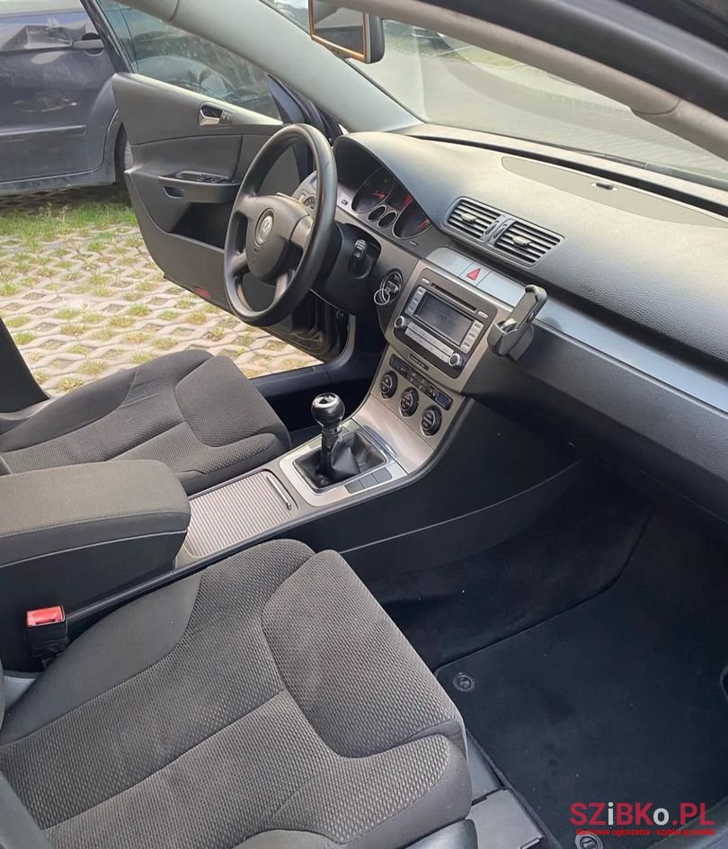 2006' Volkswagen Passat photo #5