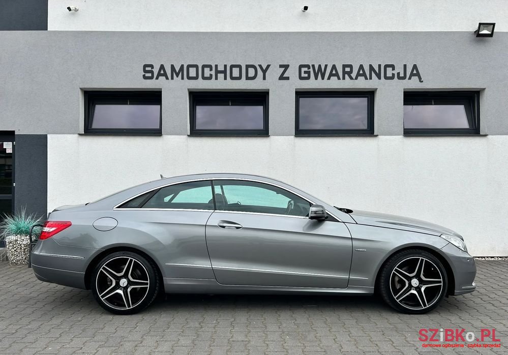 2011' Mercedes-Benz E-Class photo #5