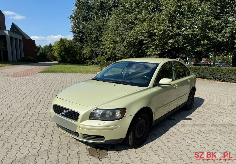 2004' Volvo S40 2.4 Momentum photo #2