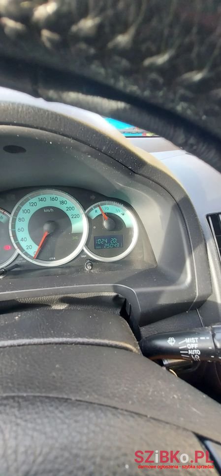 2004' Toyota Corolla Verso photo #4