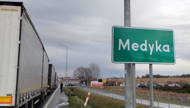 У двох пунктах пропуску на кордоні з Польщею можливі затримки руху транспорту