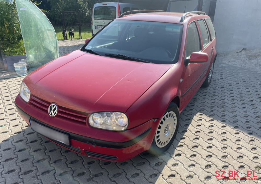 2001' Volkswagen Golf photo #1