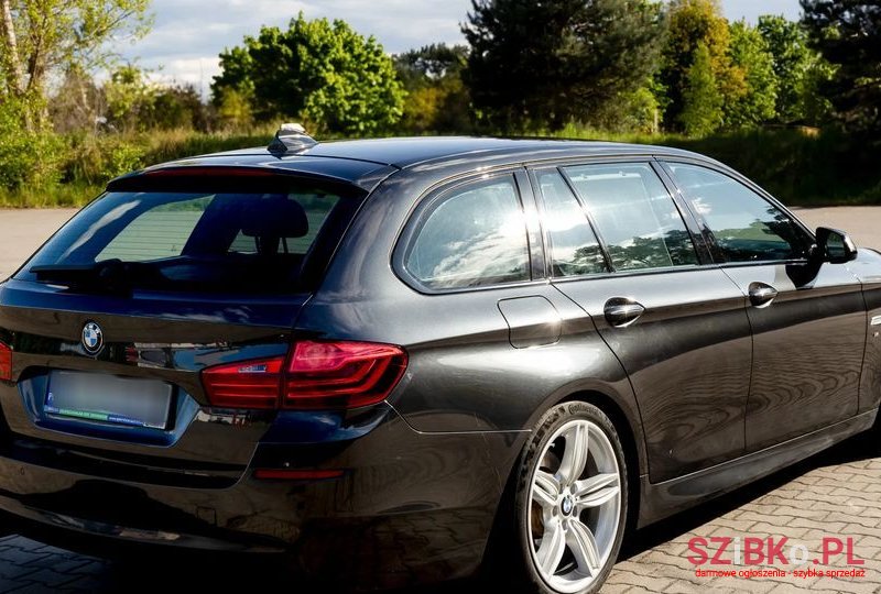 2014' BMW 5 Series 520D Touring Sport-Aut photo #6