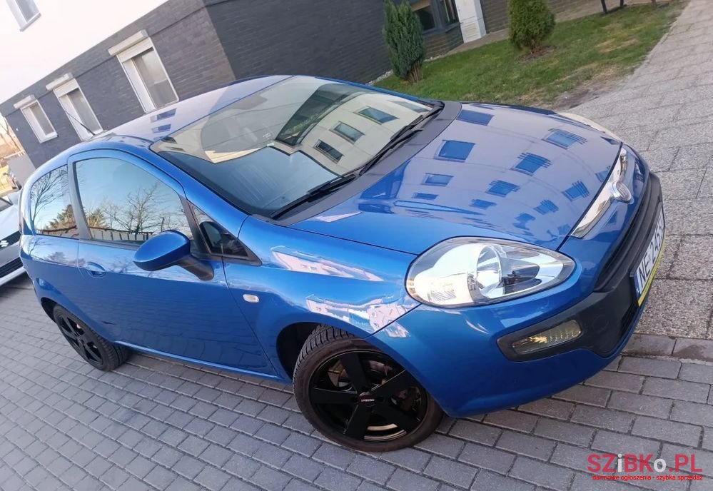 2012' Fiat Punto Evo photo #3