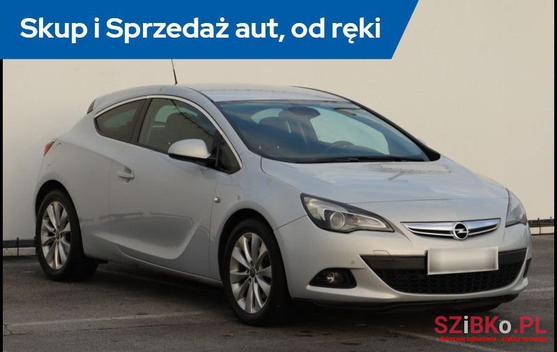 2012' Opel Astra photo #2