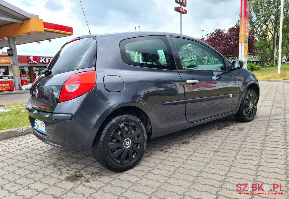 2007' Renault Clio photo #4