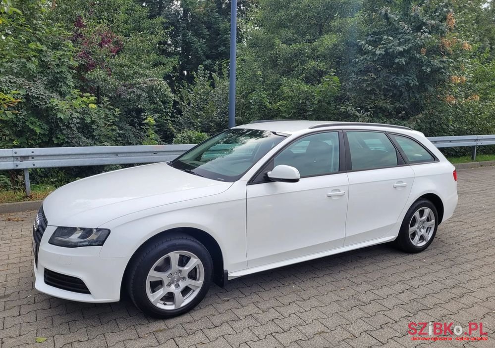 2011' Audi A4 Avant photo #1