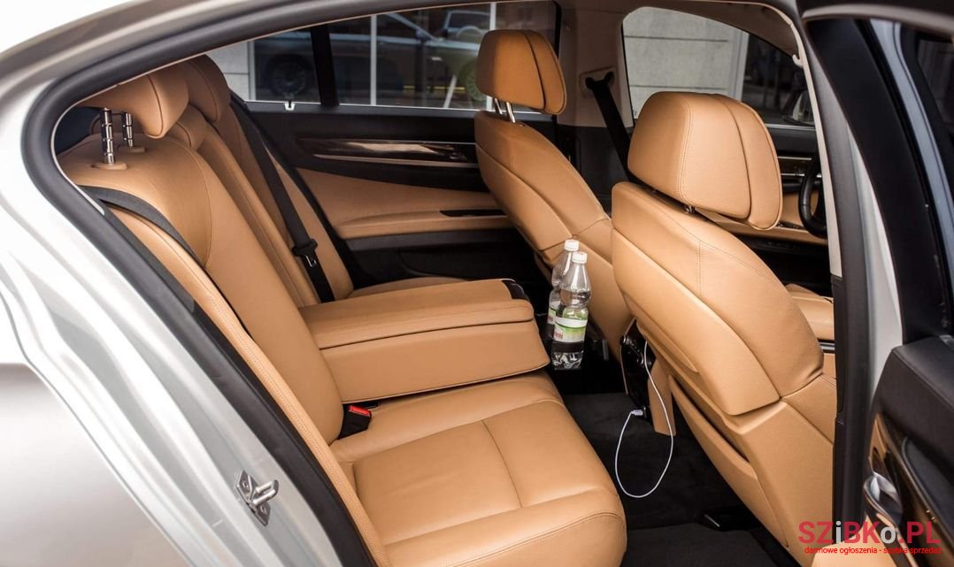 2011' BMW Seria 7 photo #4