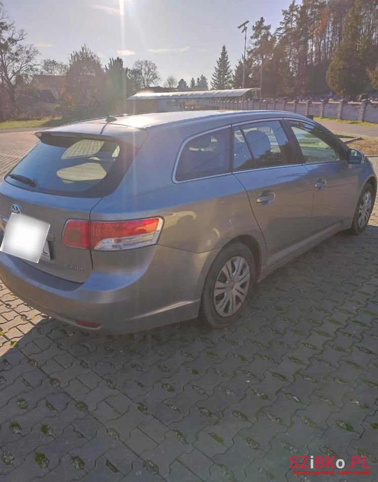 2010' Toyota Avensis 1.8 Sol Plus photo #5