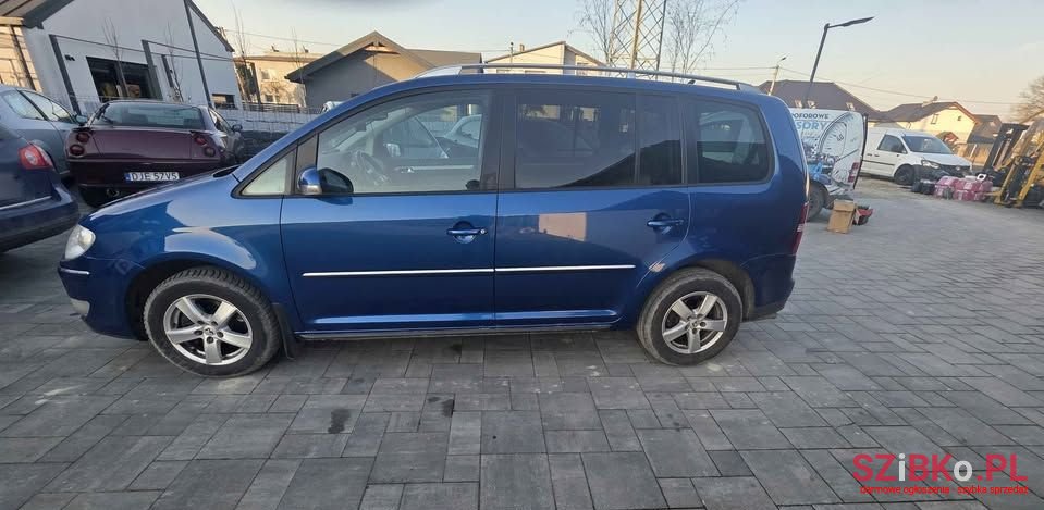 2009' Volkswagen Touran photo #3