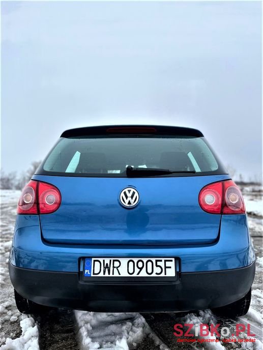 2004' Volkswagen Golf photo #4