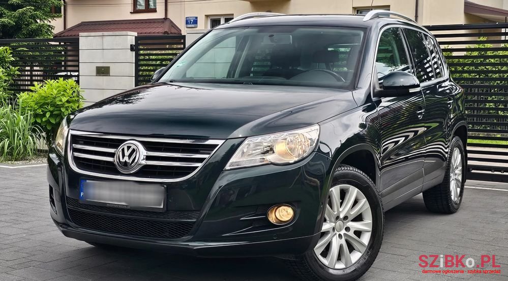 2011' Volkswagen Tiguan photo #1