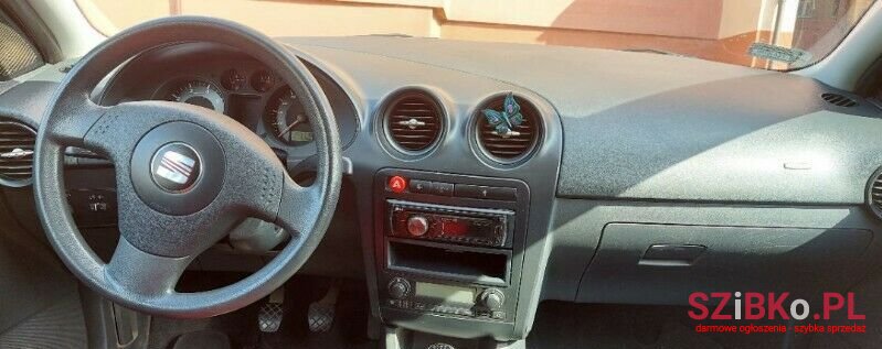 2004' SEAT Ibiza photo #2