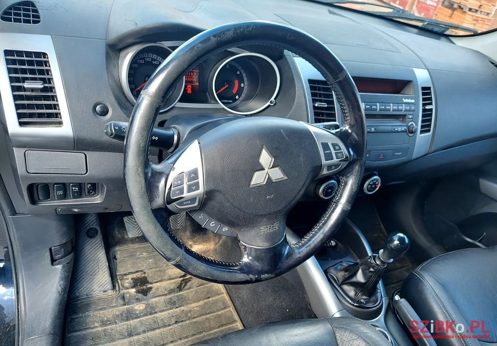 2009' Mitsubishi Outlander photo #5