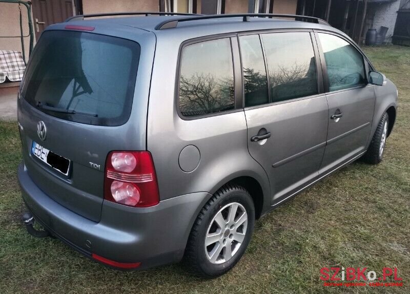 2007' Volkswagen Touran photo #3