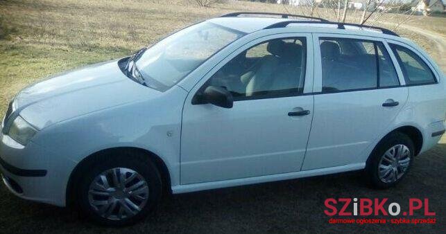 2004' Skoda Fabia photo #1