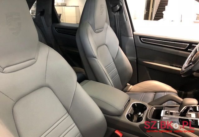 2018' Porsche Cayenne photo #4