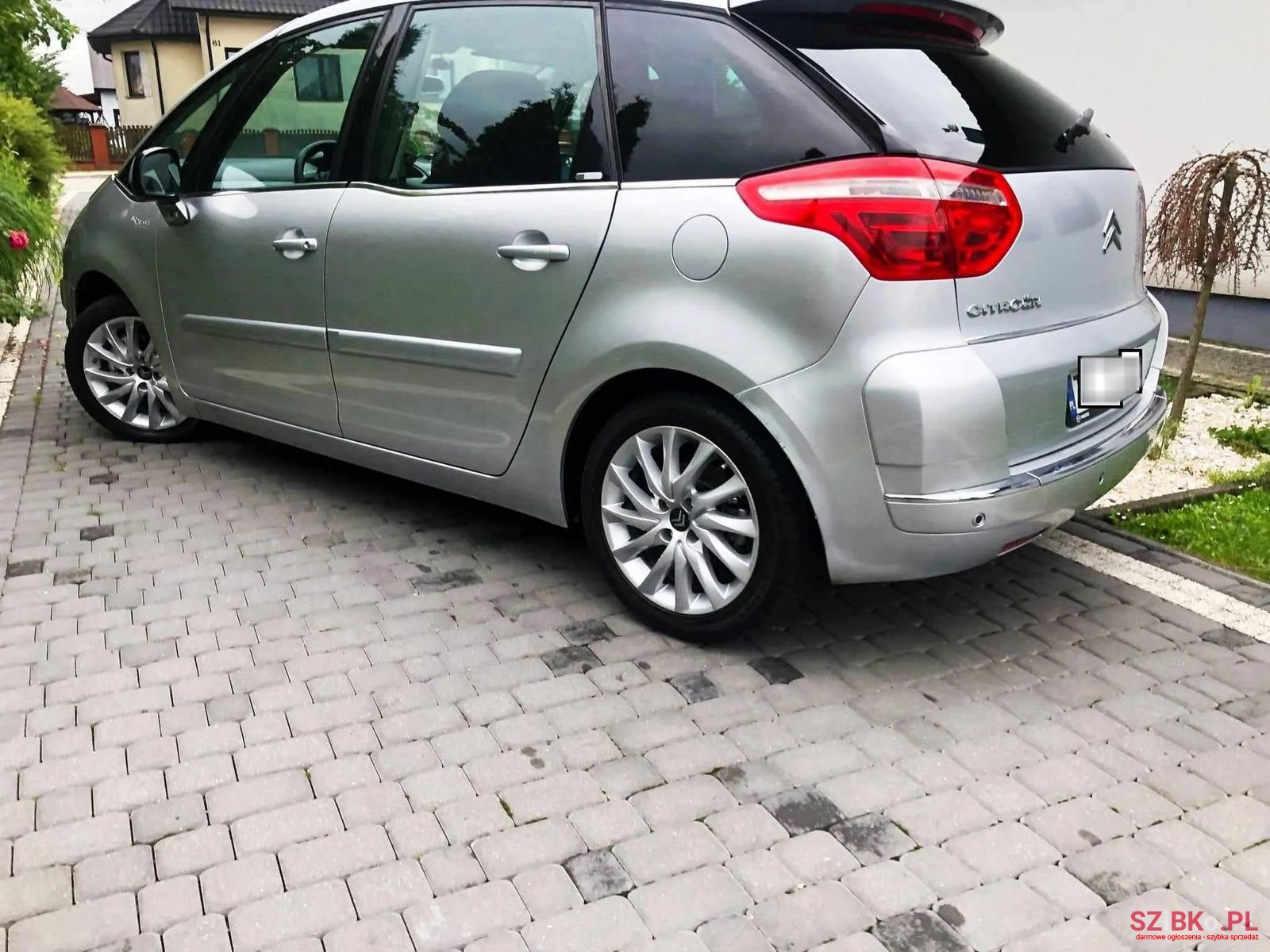 2008' Citroen C4 Picasso photo #2