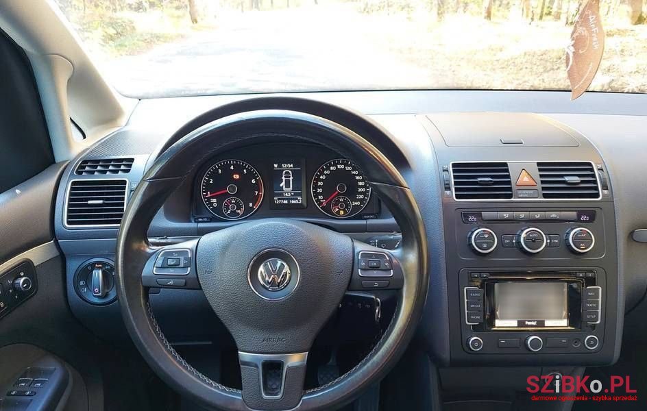 2013' Volkswagen Touran photo #4