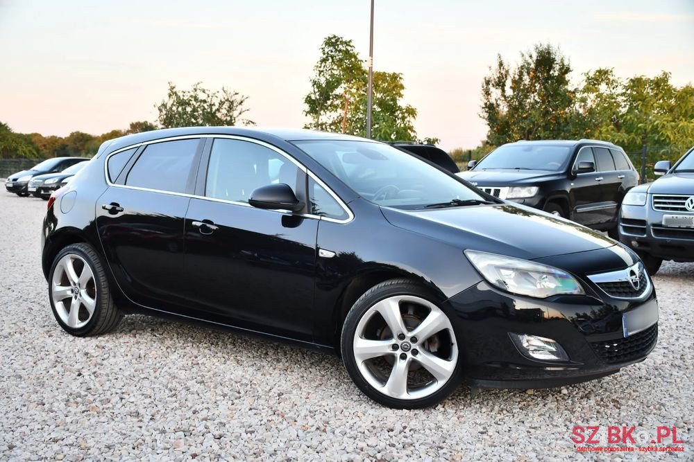 2010' Opel Astra 1.6 Sport photo #5