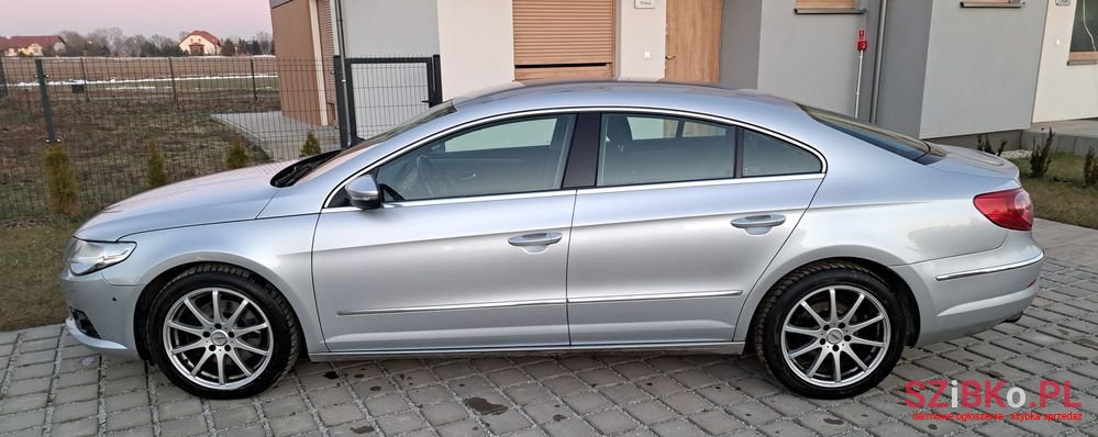 2010' Volkswagen Passat photo #6