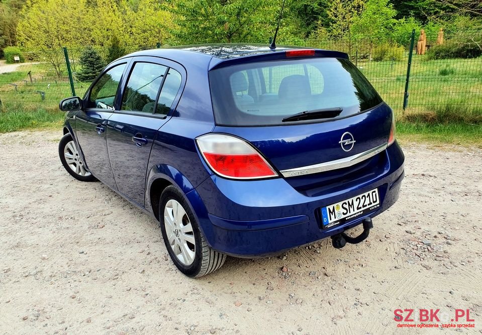 2004' Opel Astra Cosmo photo #4