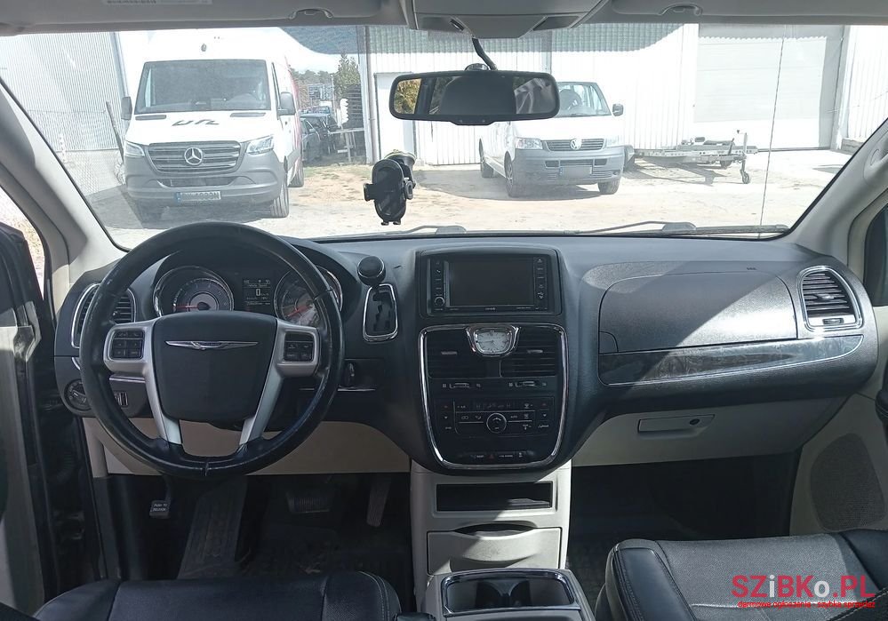 2014' Chrysler Town & Country 3.6 Limited photo #1