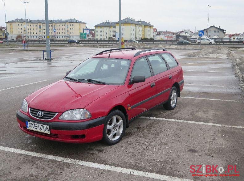 2001' Toyota Avensis photo #1