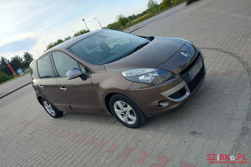 2010' Renault Scenic photo #5