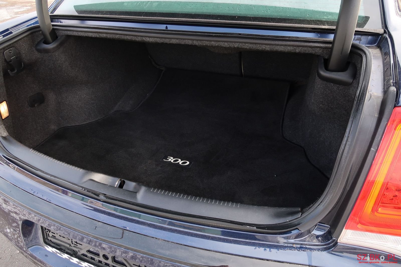 2016' Chrysler 300 C photo #4