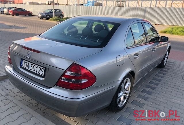 2004' Mercedes-Benz Klasa E photo #5