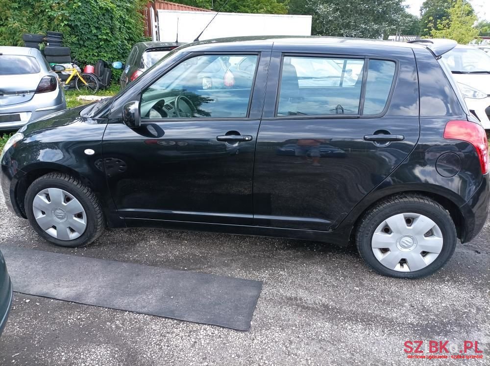 2010' Suzuki Swift photo #6