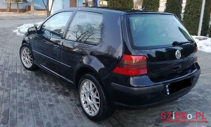 2001' Volkswagen Golf photo #2