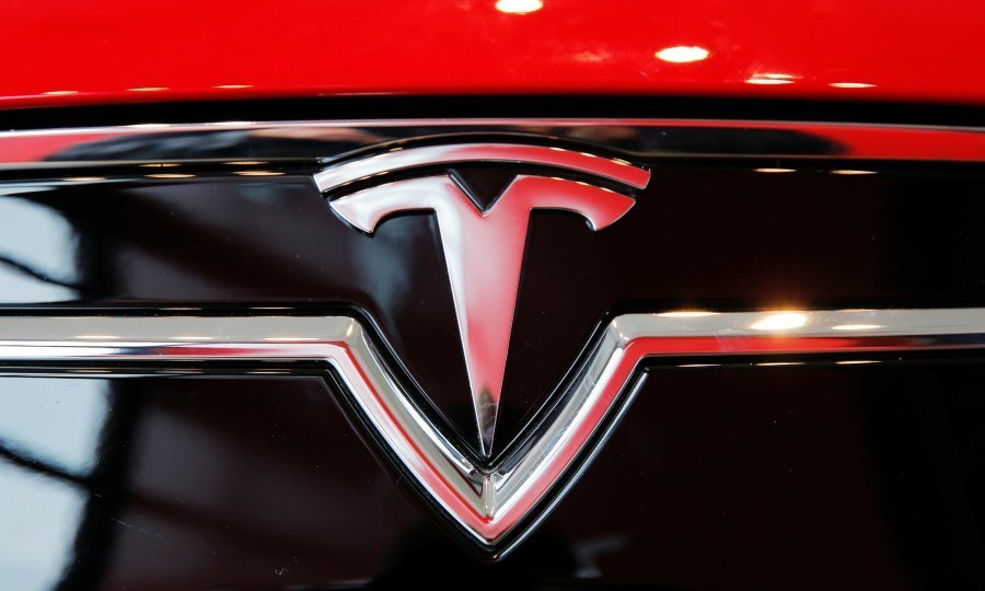 Toyota об’єдналась із Tesla заради безпілотних технологій