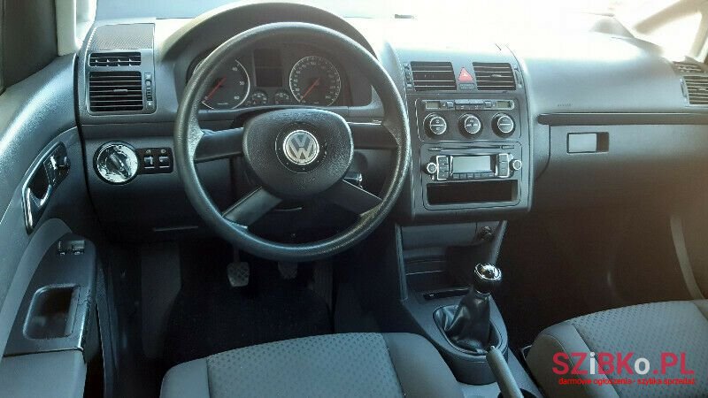 2006' Volkswagen Touran photo #6
