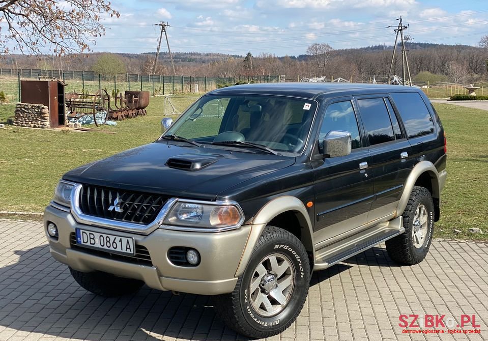 2004' Mitsubishi Pajero photo #1